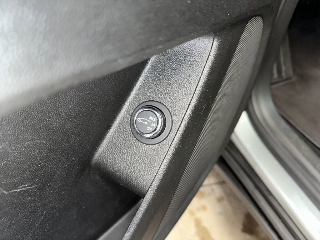 Certified 2023 Chevrolet Traverse LT image 6