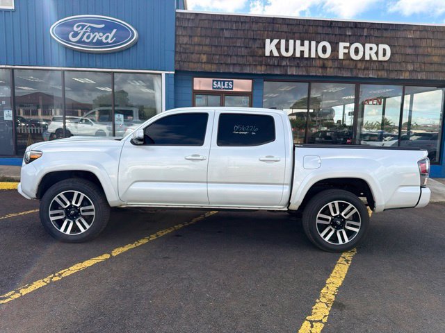 Used 2022 Toyota Tacoma TRD Sport AWD/4WD image 2