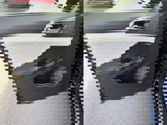 Certified 2025 Volkswagen Taos SEL image 15