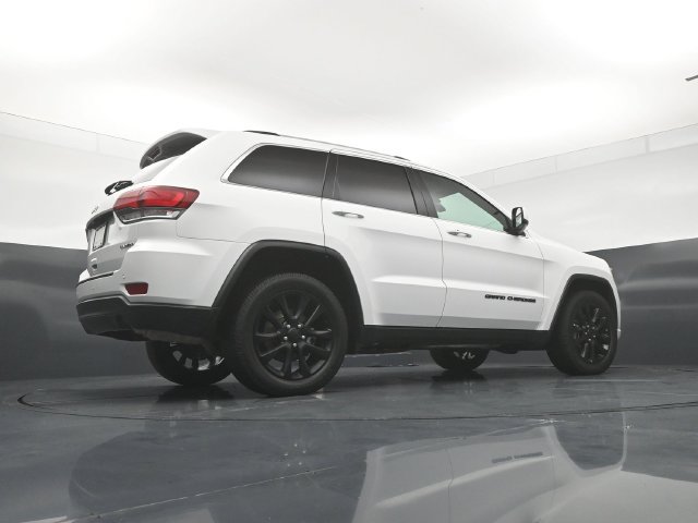 Used 2021 Jeep Grand Cherokee Laredo AWD/4WD image 24