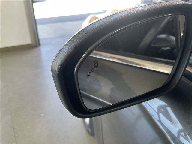 Used 2019 Ford Fusion SE image 12