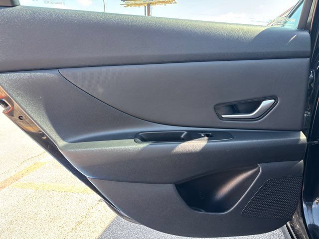 Used 2024 Hyundai Elantra Limited FWD image 19
