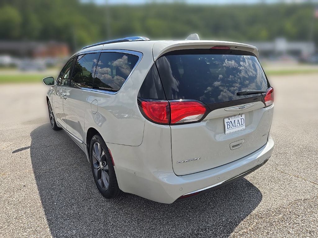 Used 2017 Chrysler Pacifica Limited FWD image 11