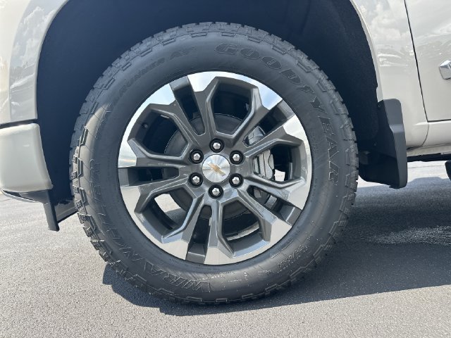 New 2026 Chevrolet Silverado 1500 High Country w/ Technology Package AWD/4WD image 11