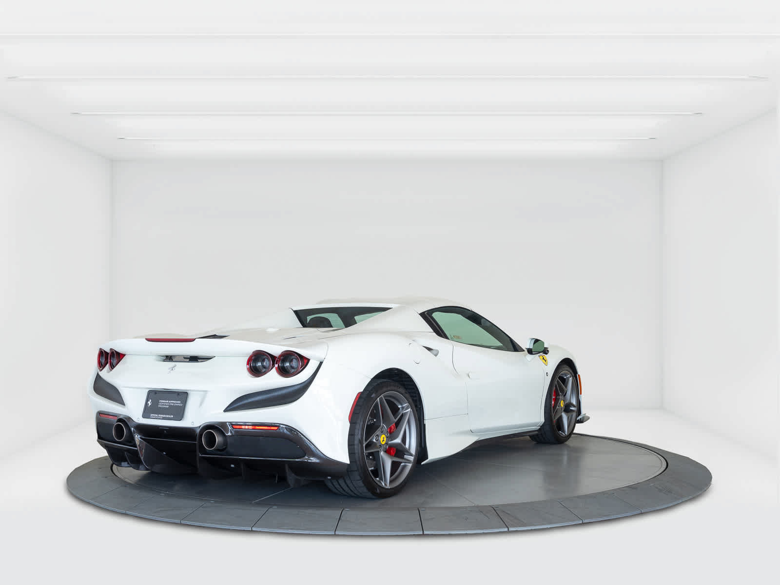 Certified 2022 Ferrari F8 Tributo RWD image 5