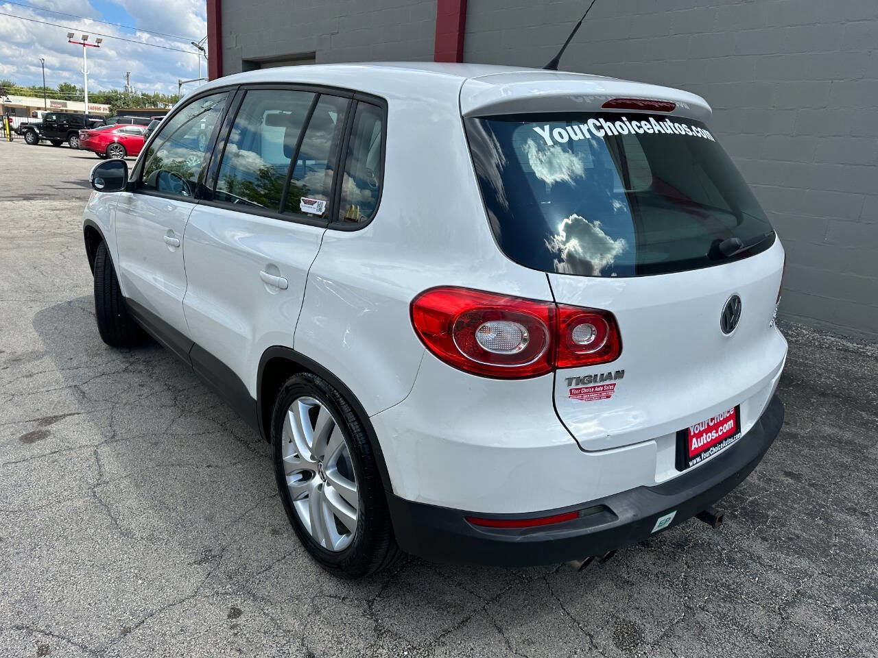 Used 2011 Volkswagen Tiguan SE image 3