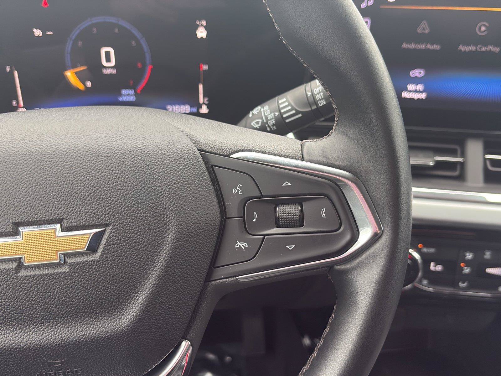 Used 2025 Chevrolet Trax LT w/ LT Convenience Package FWD image 17