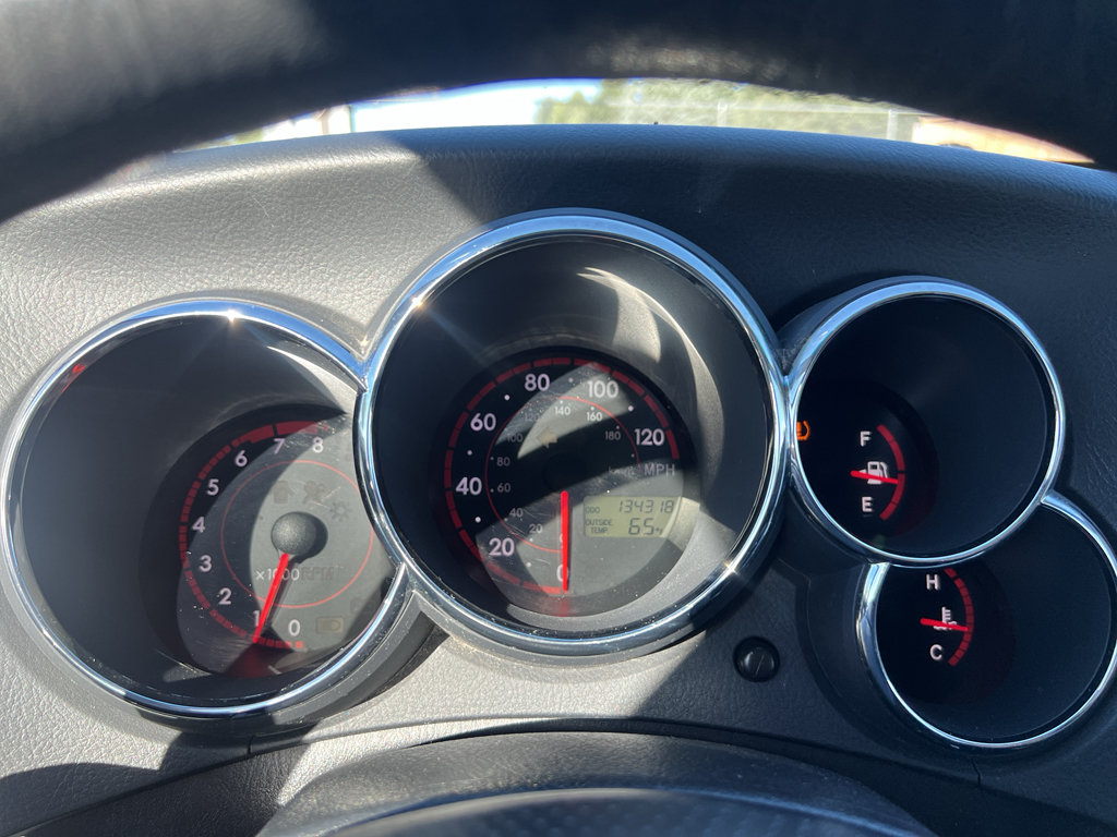 Used 2008 Pontiac Vibe w/ Preferred Package FWD image 14