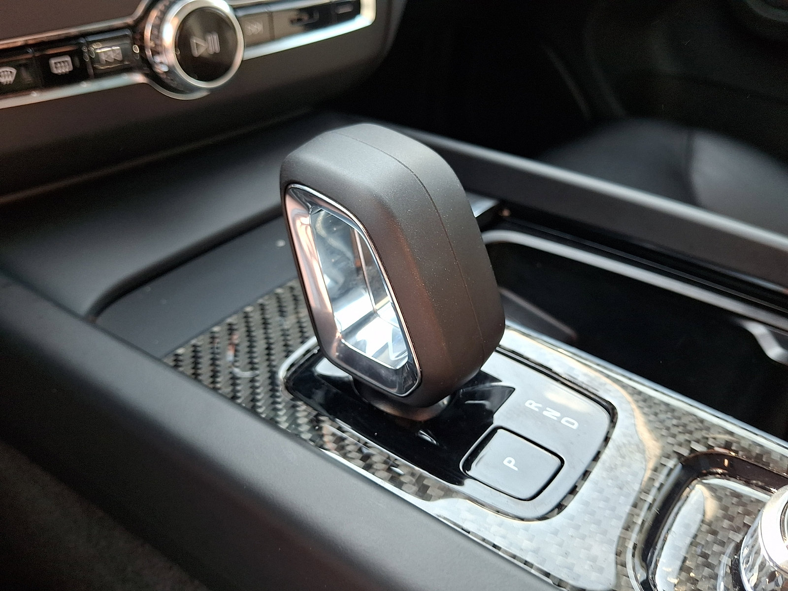 Used 2023 Volvo XC60 B5 Core AWD/4WD image 16