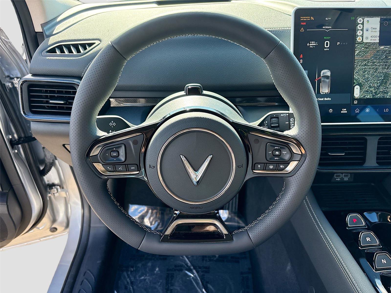 New 2025 VinFast VF 8 Eco image 11