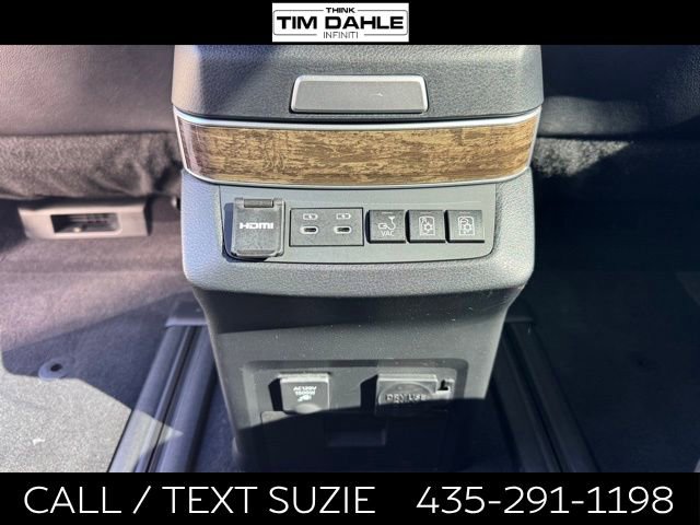 Used 2025 Toyota Sienna Platinum AWD/4WD image 13