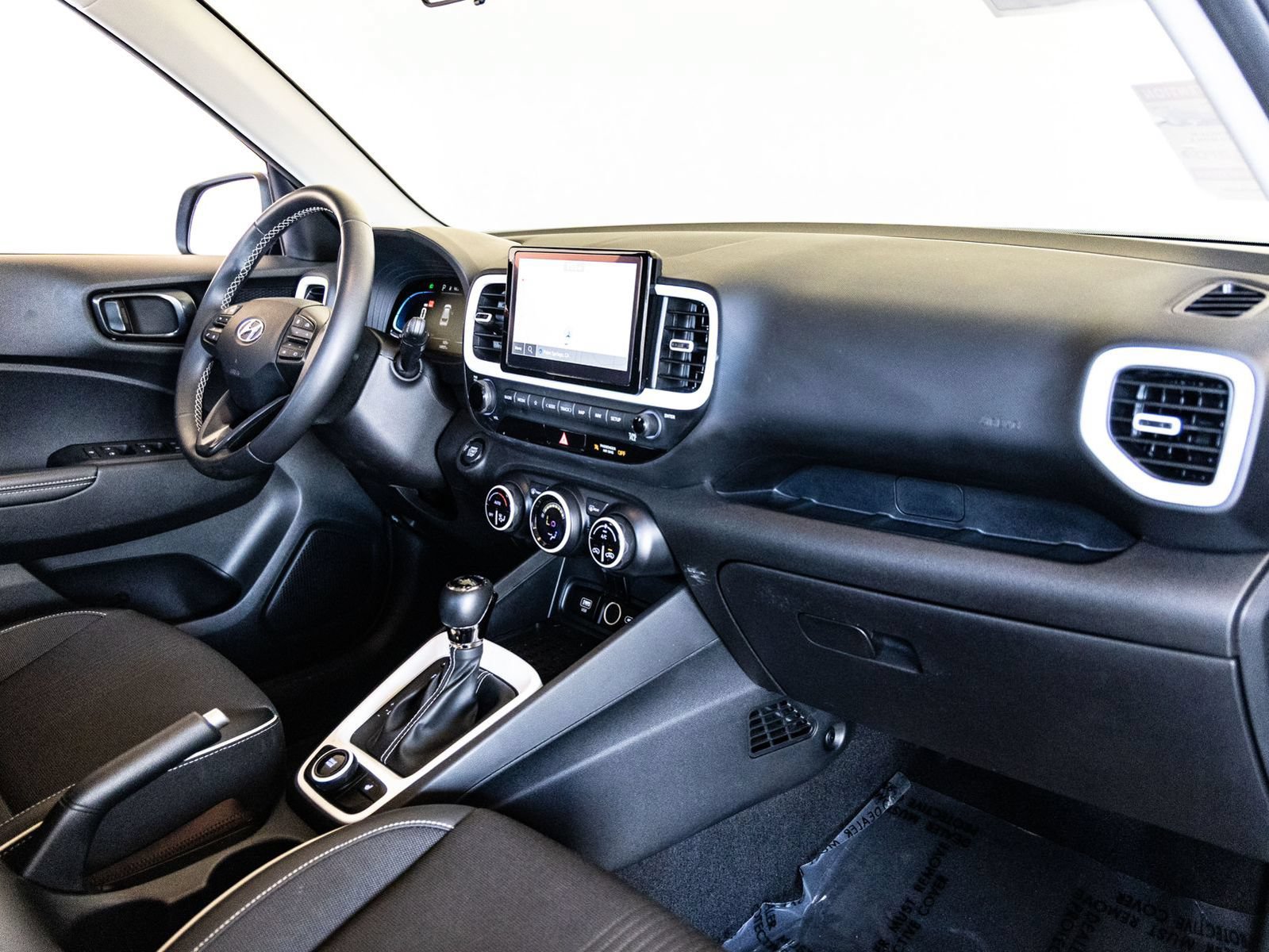 Used 2023 Hyundai Venue Limited FWD image 31