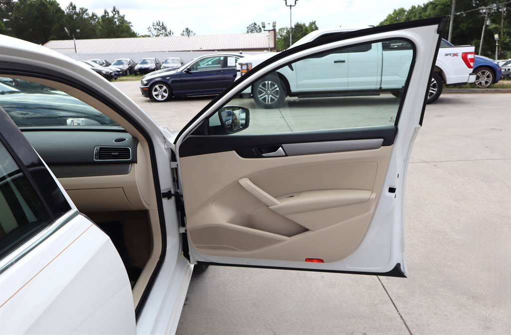 Used 2014 Volkswagen Passat TDI SE FWD image 31