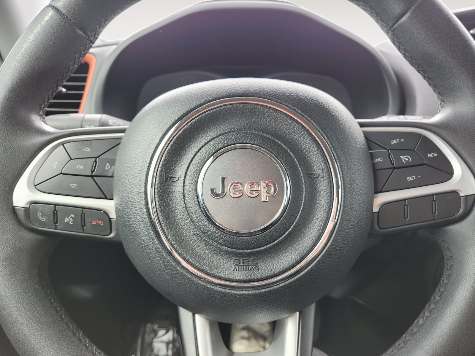 Used 2020 Jeep Renegade Latitude FWD image 23