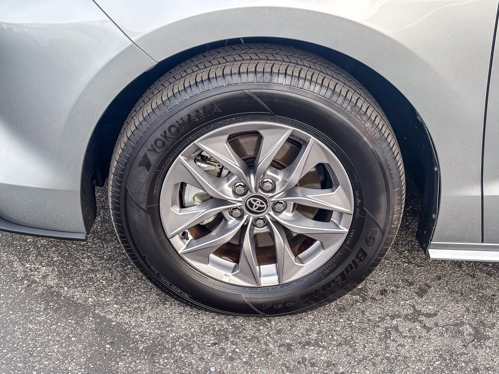 Used 2025 Toyota Sienna XLE image 12