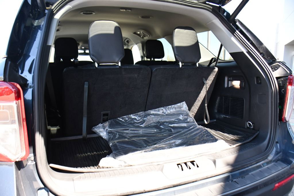 Used 2024 Ford Explorer XLT w/ Equipment Group 202A AWD/4WD image 21