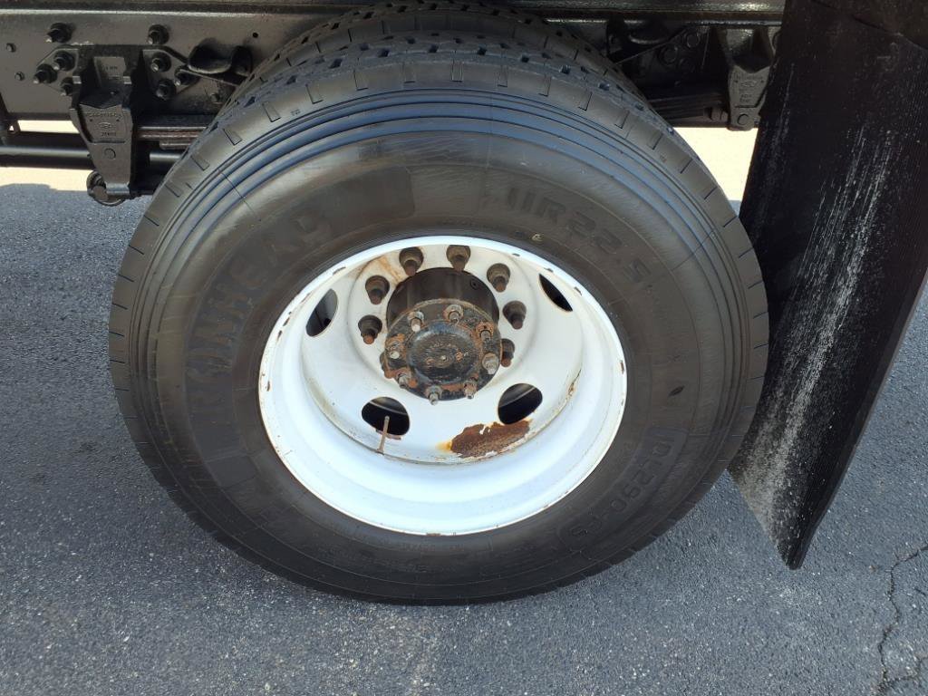 Used 2017 Ford F750 2WD Regular Cab Super Duty image 21