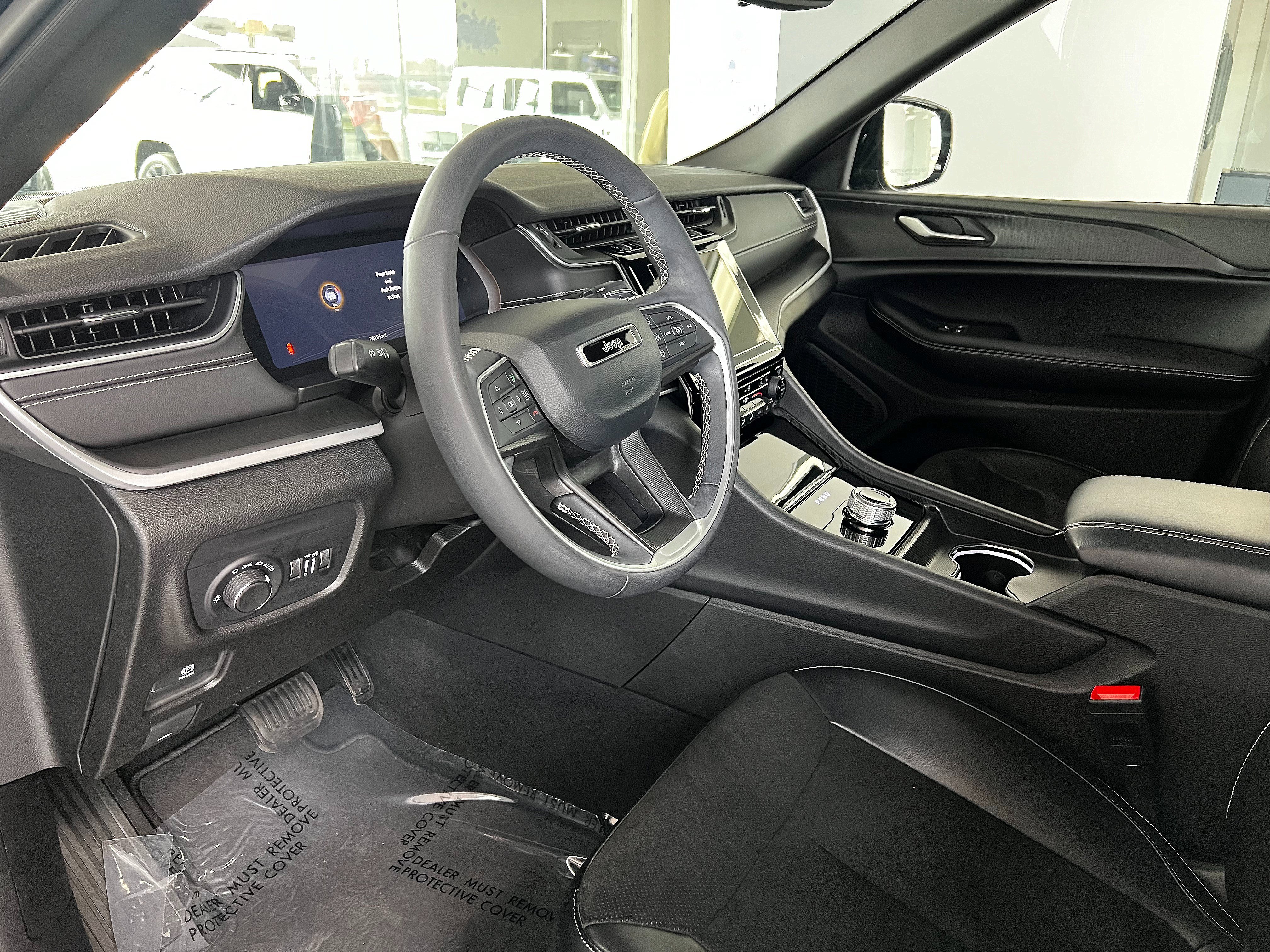 Used 2024 Jeep Grand Cherokee Altitude image 11