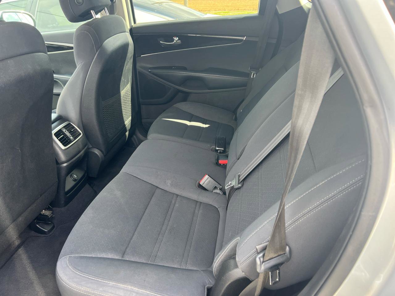 Used 2017 Kia Sorento L image 6