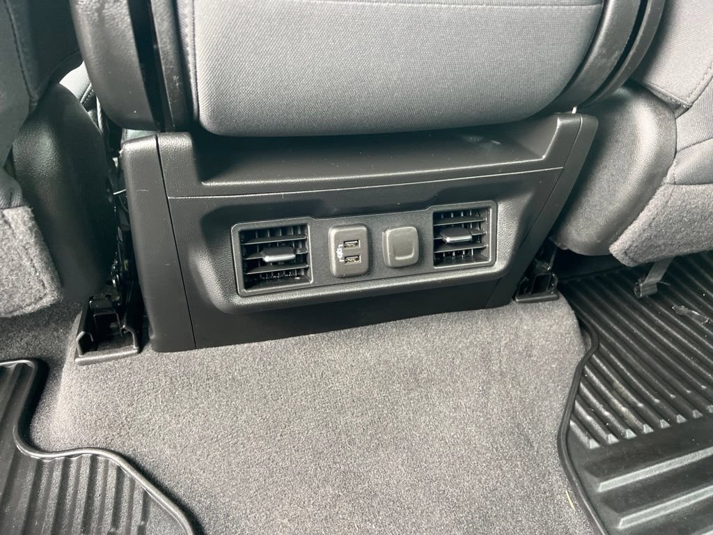 Used 2022 Chevrolet Silverado 1500 LT AWD/4WD image 19