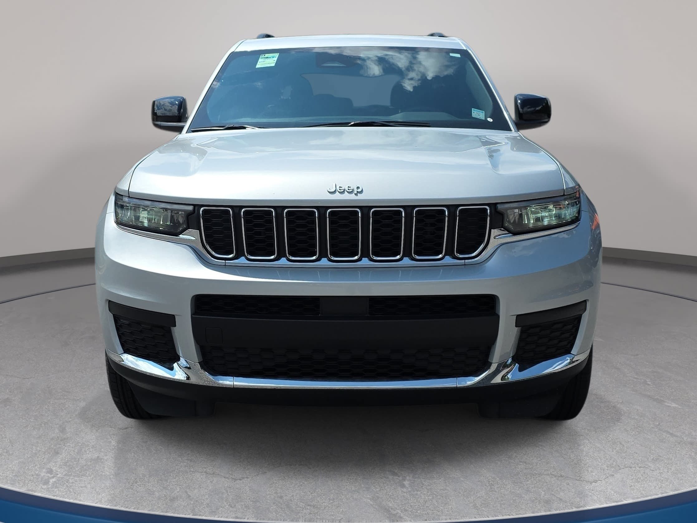 Used 2025 Jeep Grand Cherokee L Laredo w/ Trailer Tow Package AWD/4WD image 2