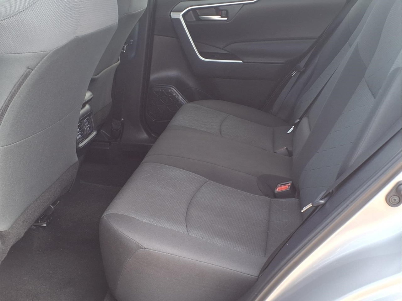 Used 2025 Toyota RAV4 XLE AWD/4WD image 11