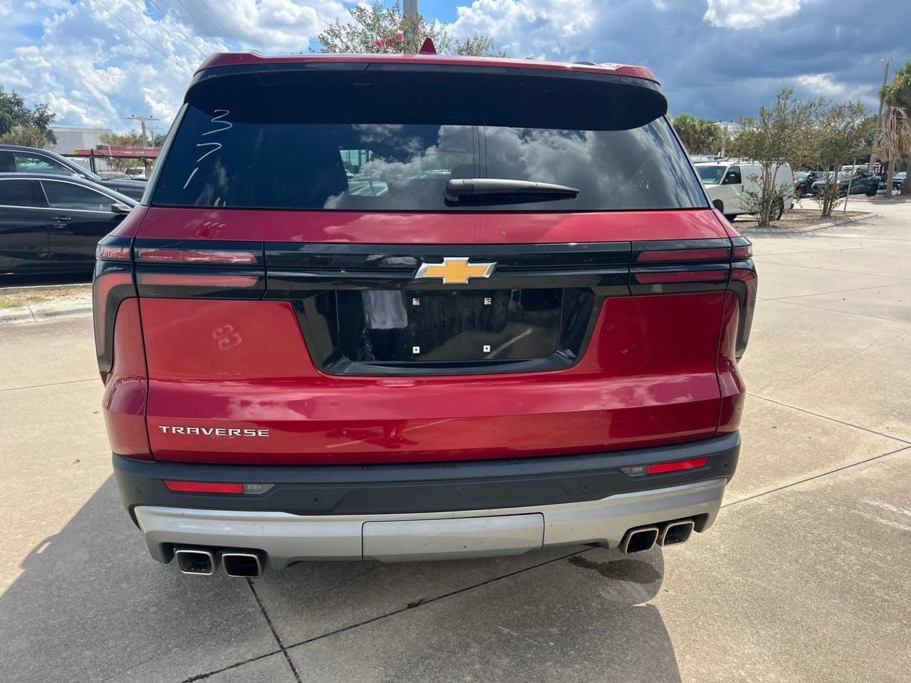 Used 2026 Chevrolet Traverse LT FWD image 4