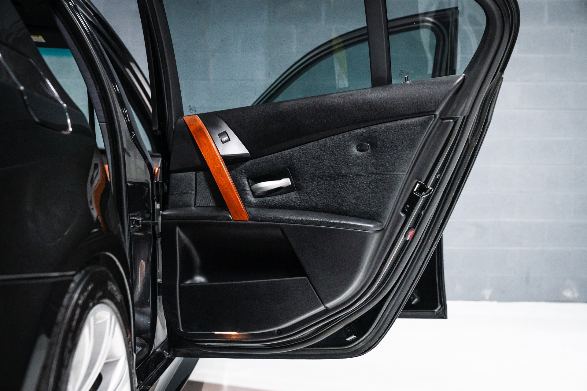 Used 2007 BMW M5 RWD image 36