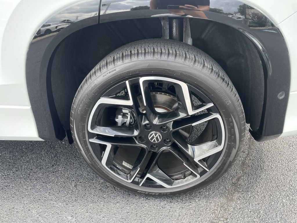 Certified 2026 Volkswagen Tiguan SEL R-Line AWD/4WD image 8