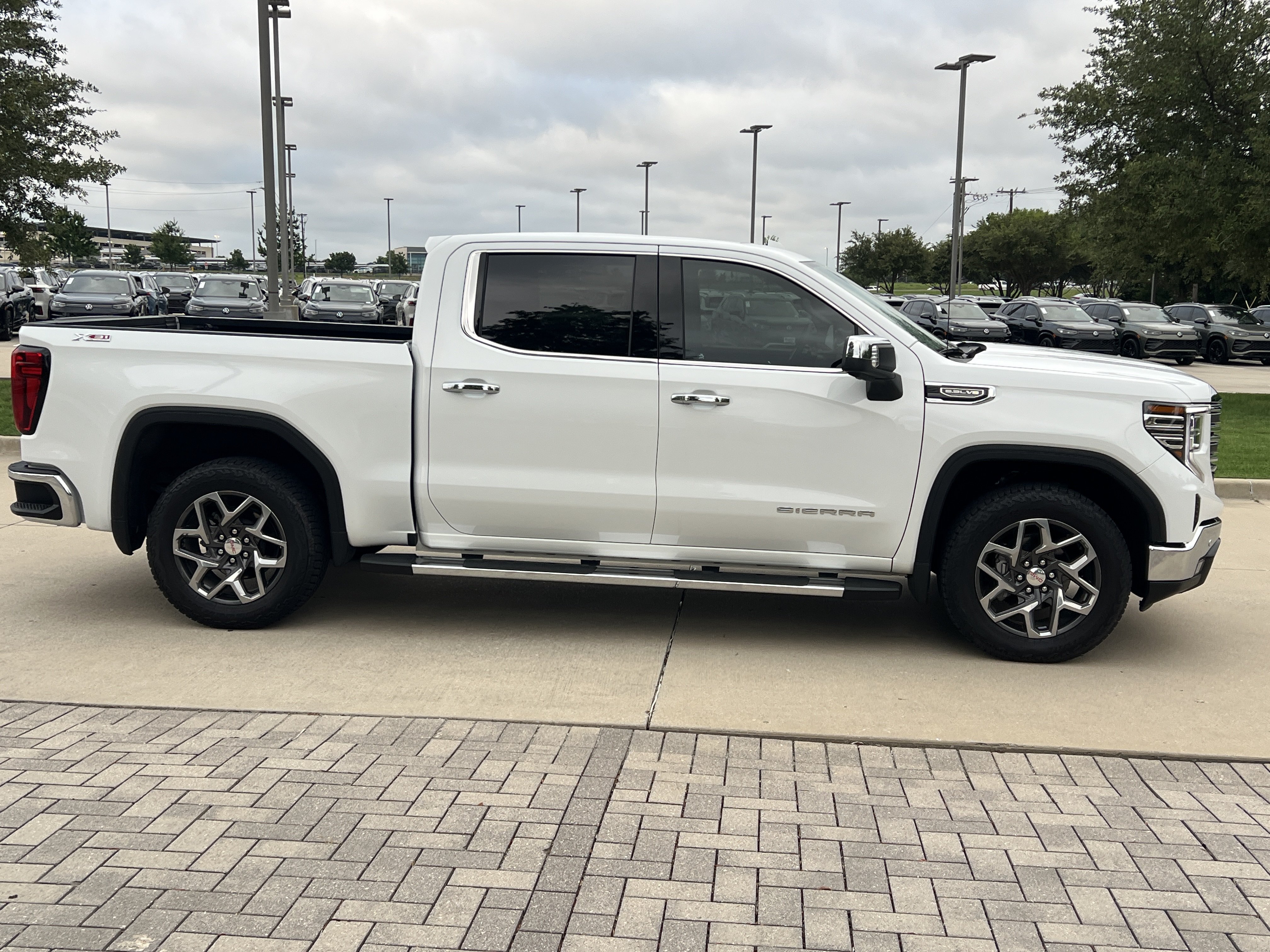 Used 2024 GMC Sierra 1500 SLT w/ SLT Premium Plus Package AWD/4WD image 11