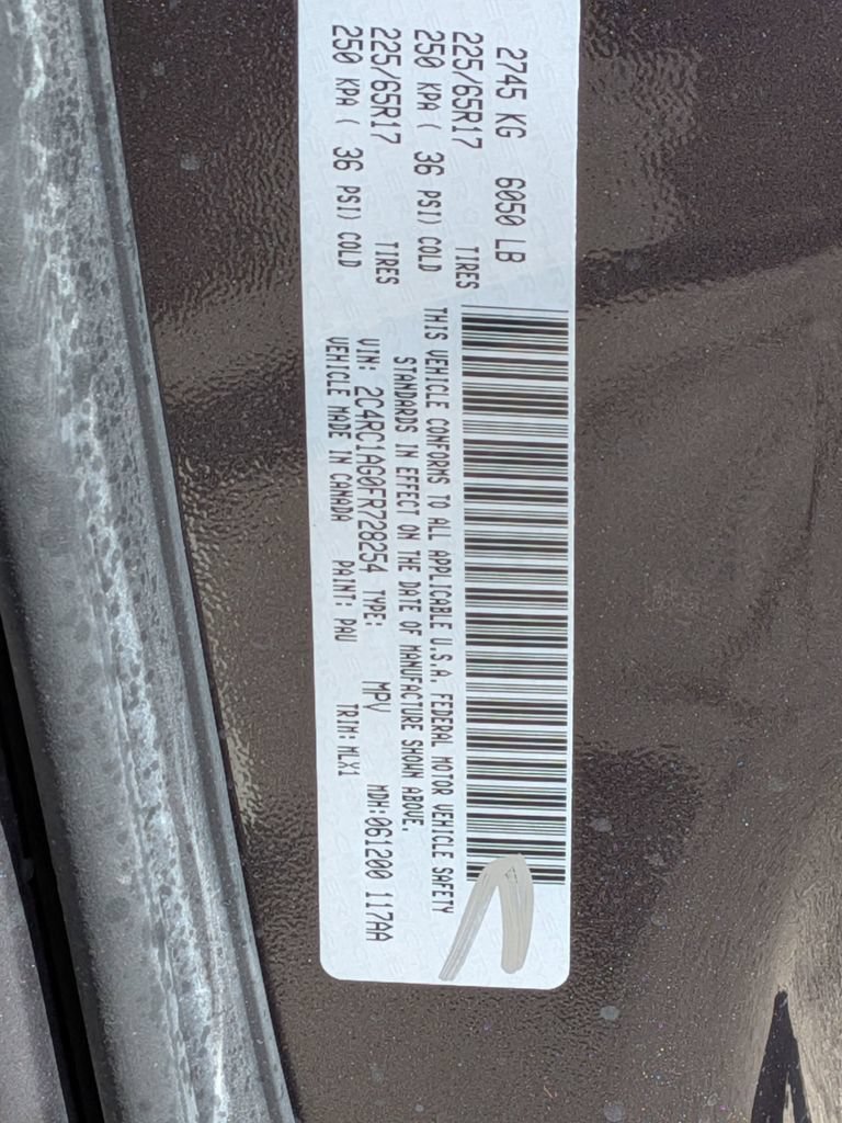Used 2015 Chrysler Town & Country LX FWD image 34