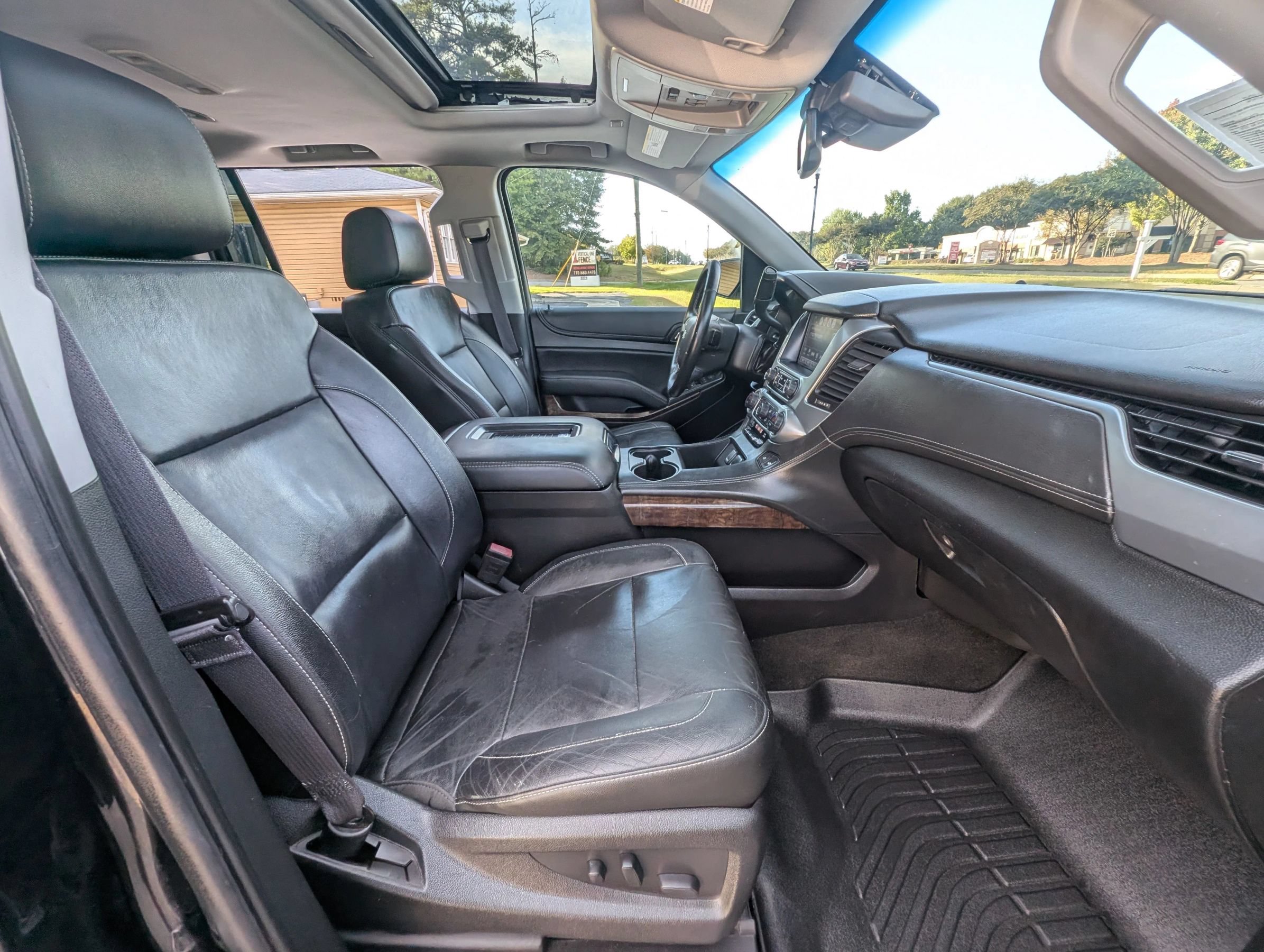 Used 2017 Chevrolet Suburban LT w/ Luxury Package RWD image 48
