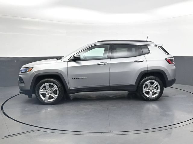Used 2023 Jeep Compass Latitude w/ Sun and Sound Group AWD/4WD image 8