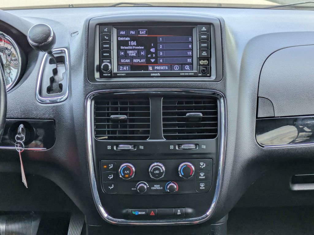 Used 2018 Dodge Grand Caravan SE image 17