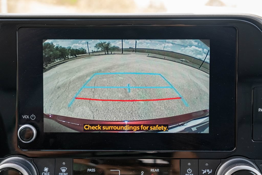 Used 2023 Toyota Highlander XLE FWD image 22
