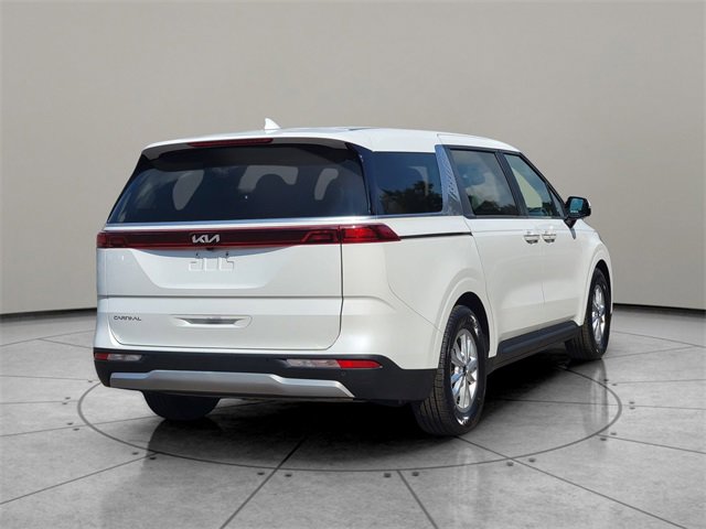 Used 2023 Kia Carnival LX image 12
