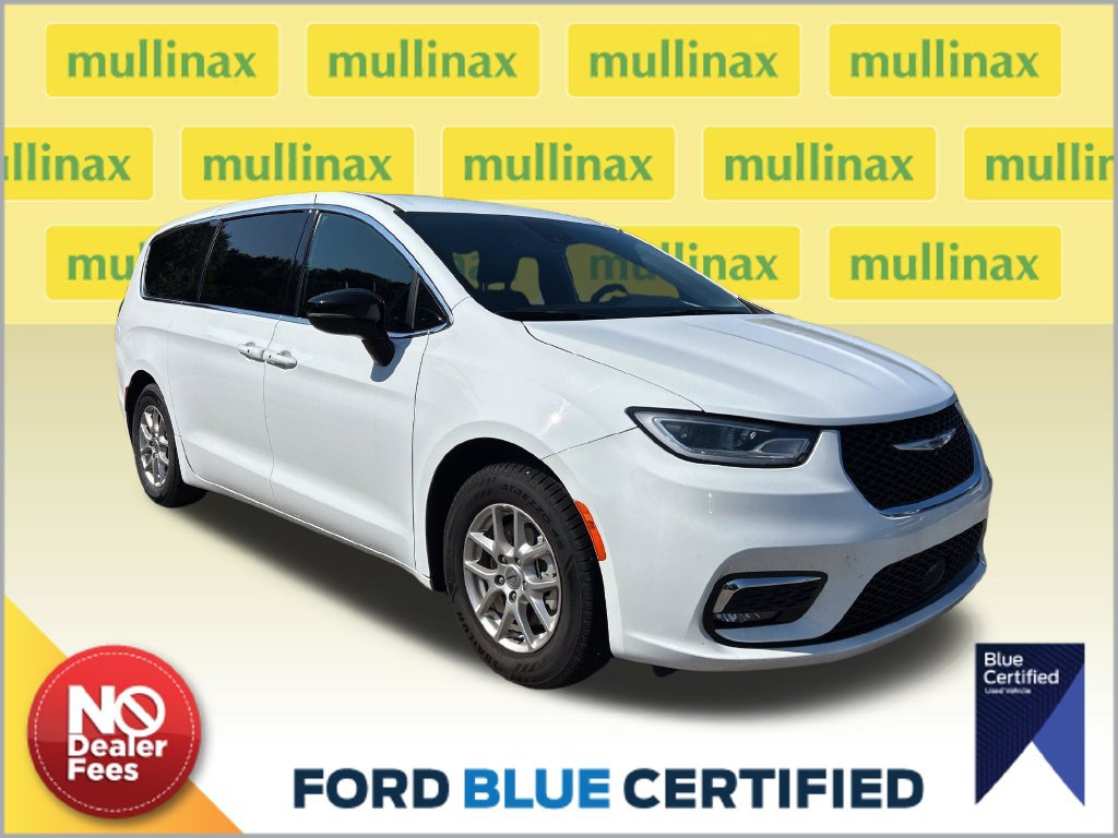Used 2025 Chrysler Pacifica Select FWD image 1