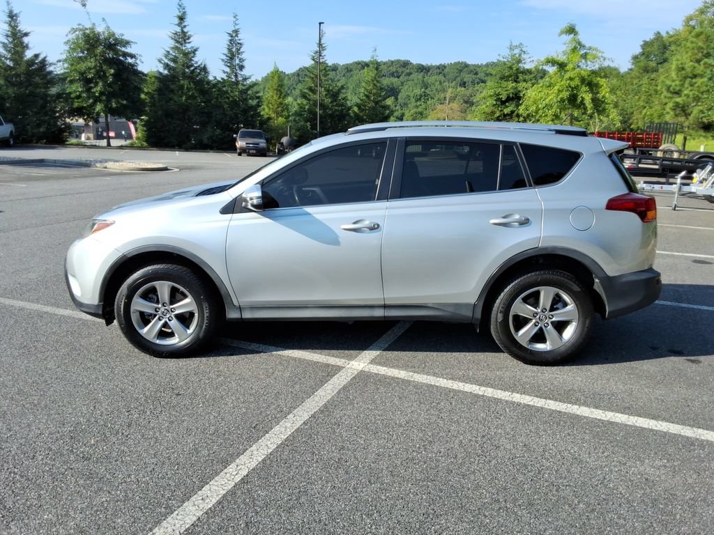 Used 2015 Toyota RAV4 XLE w/ Preferred Accessory Package FWD image 8