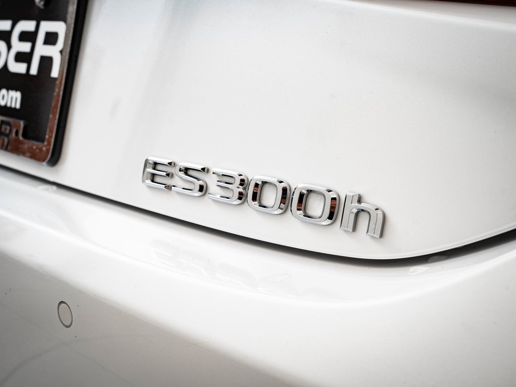 Certified 2025 Lexus ES 300h w/ Luxury Package image 16