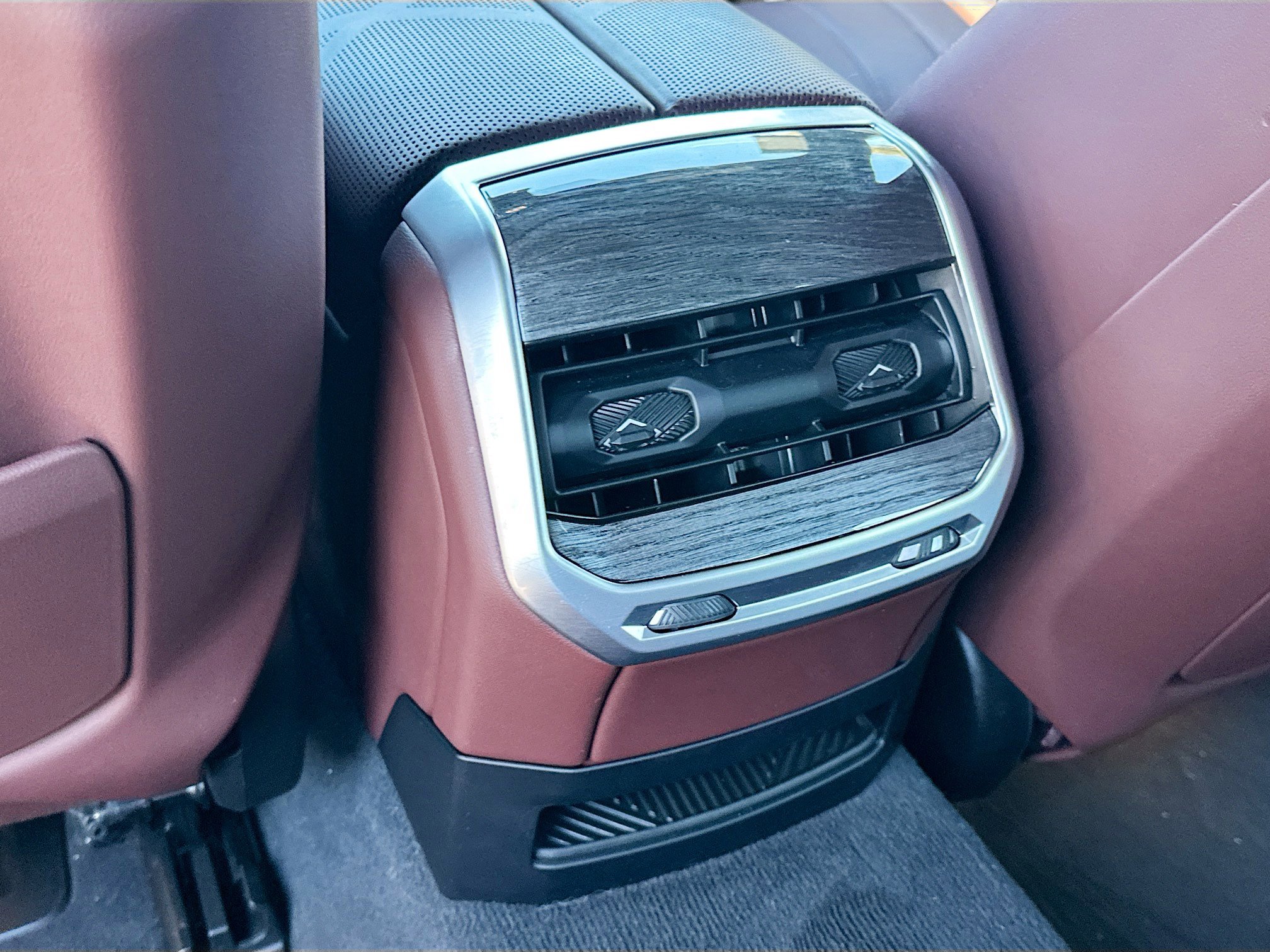 Certified 2024 BMW 760i xDrive w/ Executive Package image 53