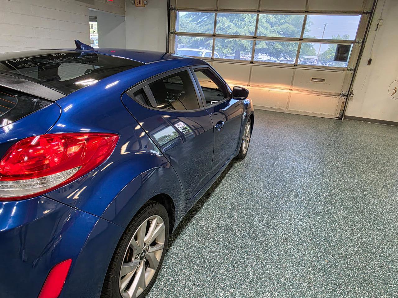 Used 2016 Hyundai Veloster FWD image 7