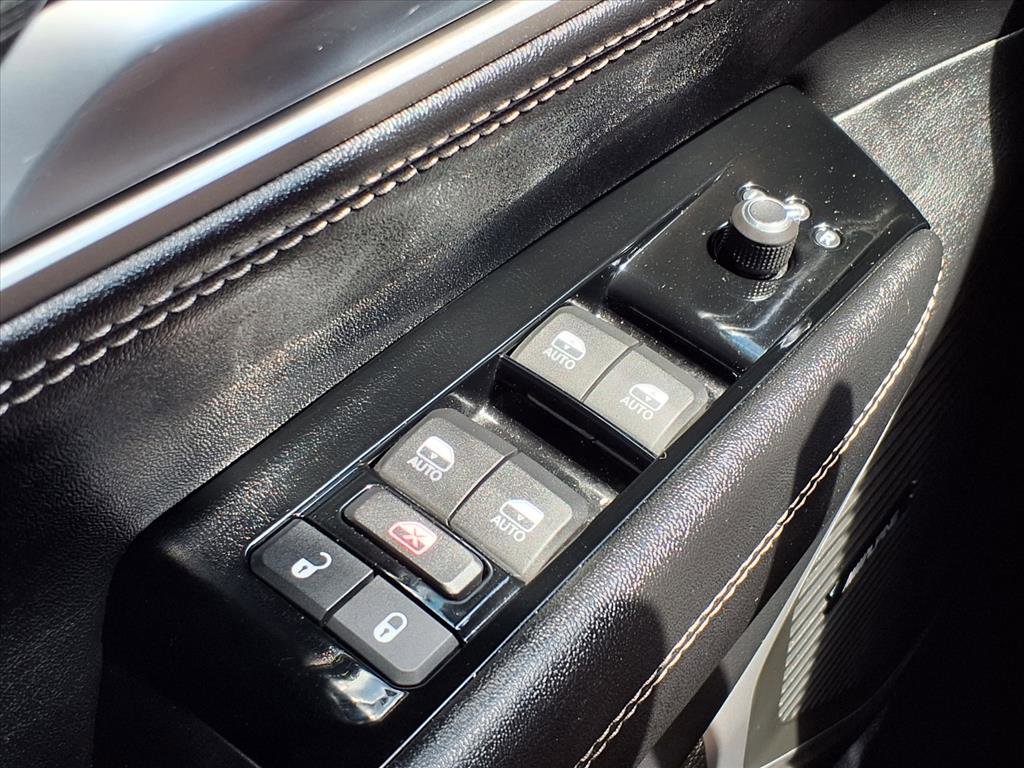 Used 2024 Jeep Wagoneer L Series III w/ Flexible Seating Group image 9