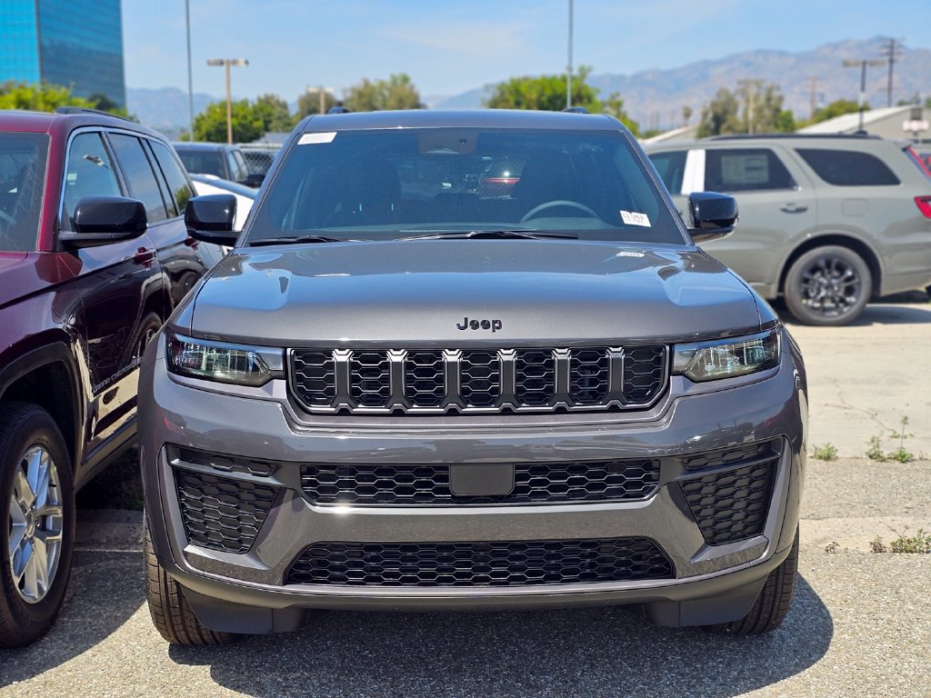 New 2026 Jeep Grand Cherokee Altitude RWD image 3
