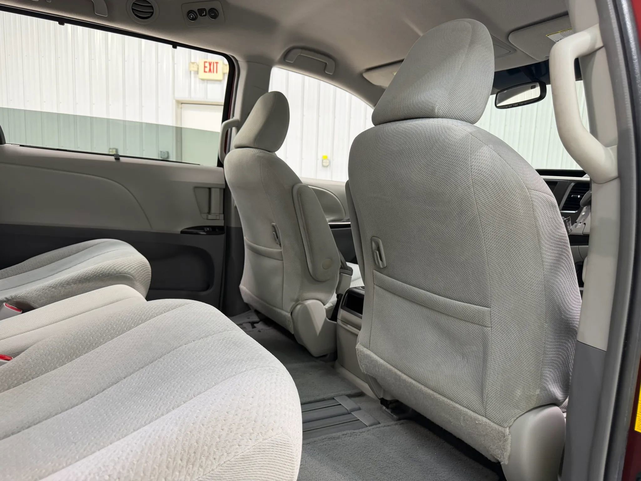 Used 2011 Toyota Sienna LE FWD image 21