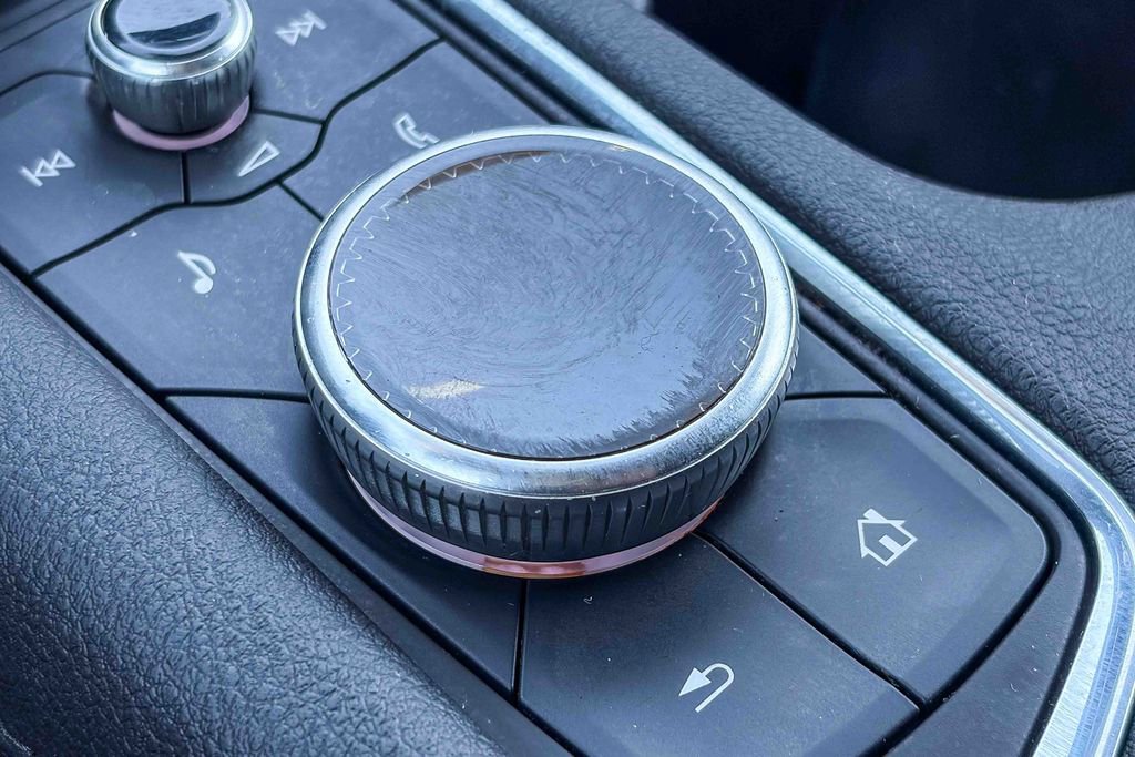 Used 2023 Cadillac XT6 Luxury image 30