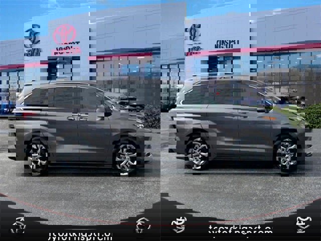 Certified 2023 Toyota Sienna Platinum image 6