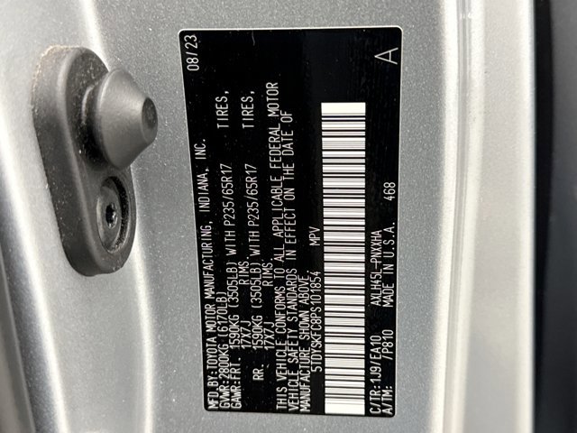 Used 2023 Toyota Sienna XLE image 25