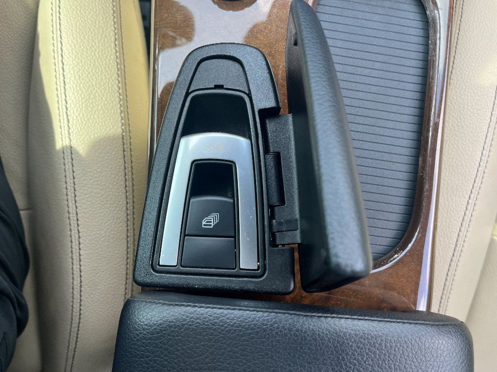 Used 2014 Mercedes-Benz SLK 250 image 50