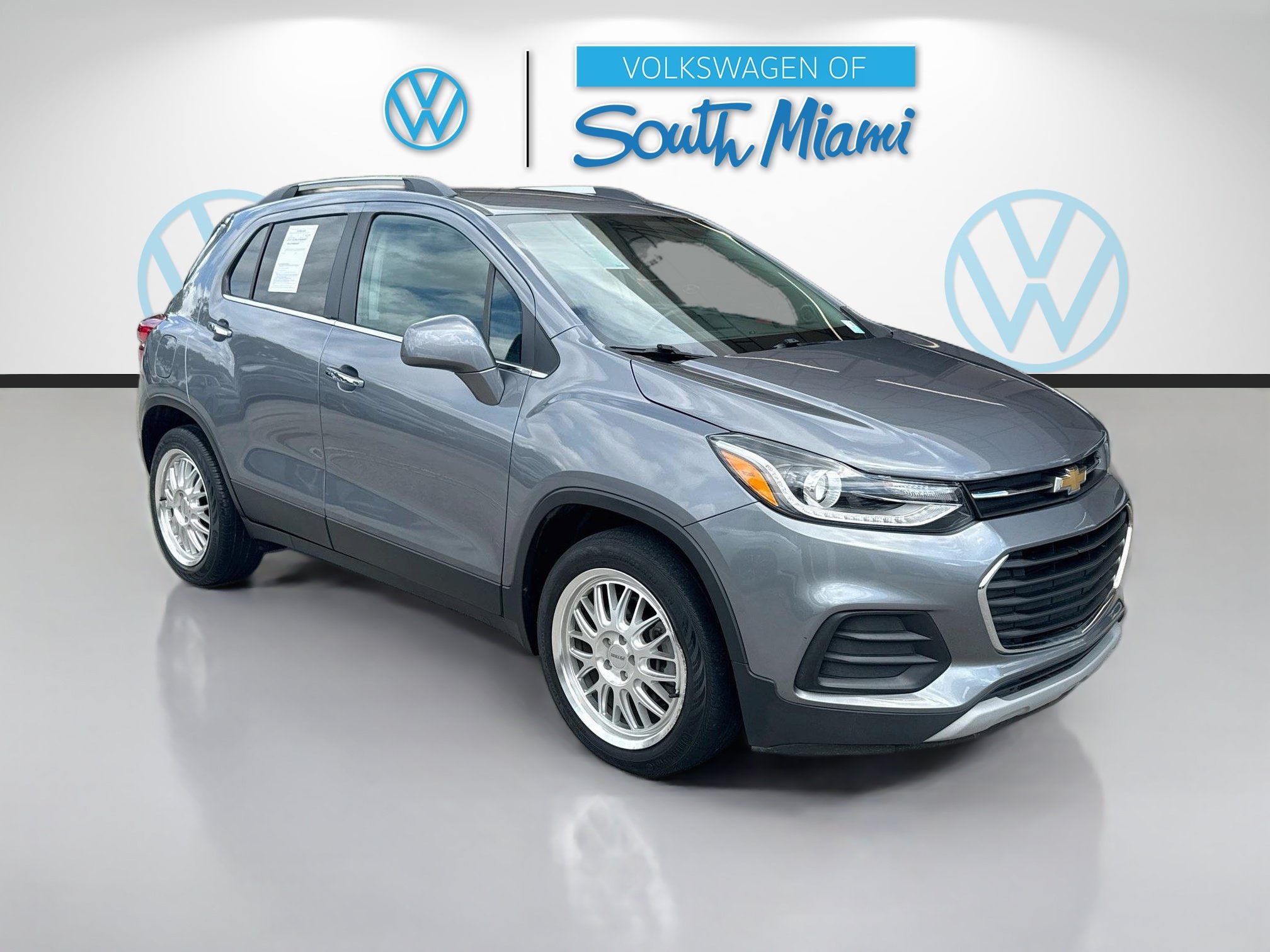 Used 2020 Chevrolet Trax LT w/ Driver Confidence Package FWD image 1