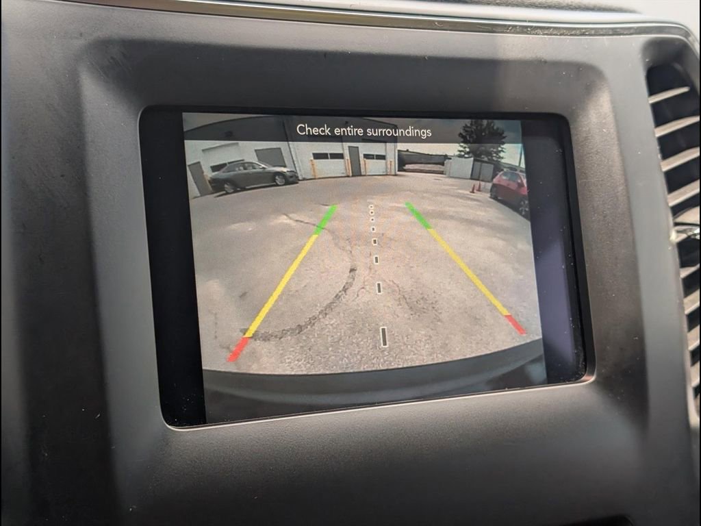 Used 2021 Jeep Cherokee Latitude Plus FWD image 18